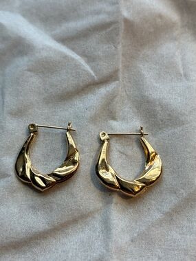 Gold Twisted Textured Hoop Earrings - tests to 14k 
1 gram
